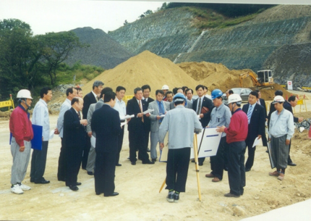 범안로 도로건설 공사현장 방문(2000.9.29)
