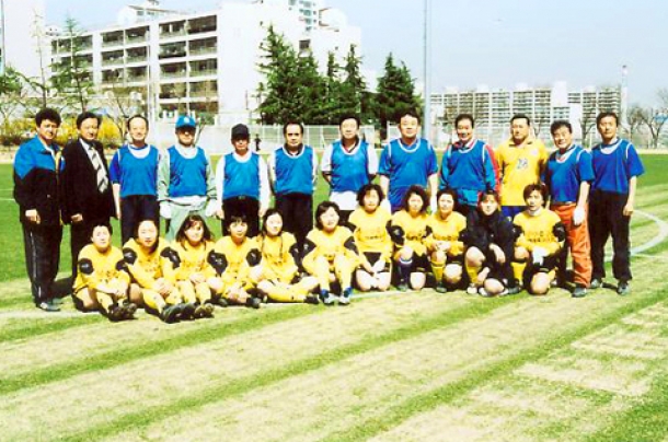 여성축구단과 친선경기(2004.3.31)