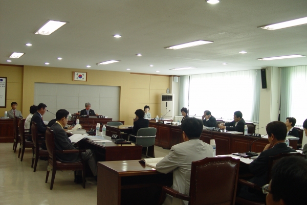 예산결산특별위원회(위원장 김진환)