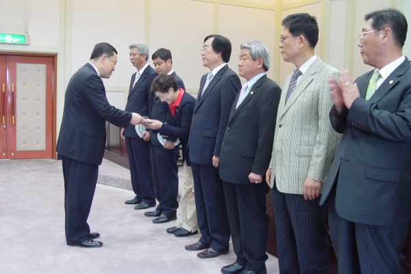 제5대제1기의장단공로패전수