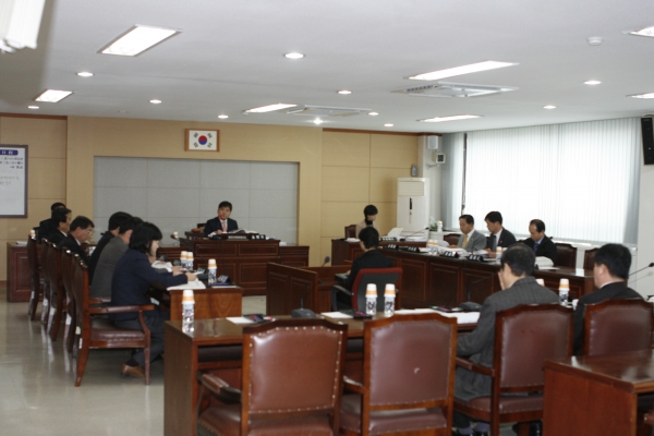 예산결산특별위원회(위원장김성년)