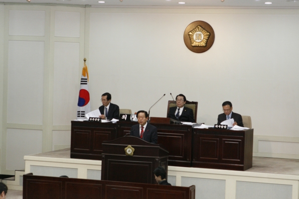 예산결산특별위원장심사보고